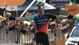 Il Lombardia 2026: Seixas trionfa e fa la storia, Ciccone strappa un posto sul podio con Mas