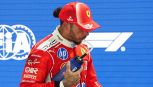 F1, Hamilton rompe il silenzio dopo il malore di Singapore: 'È doloroso' e rinnova le scuse alla Ferrari