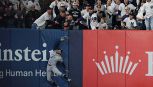 New York, l’immagine che tormenta una città: gli Yankees perdono per colpa di un tifoso, il “double” con i Knicks resta un sogno