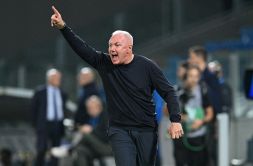 Vendeva scarpe e allenava la squadra del bar: il calcio essenziale di Alvini sta spiazzando la Serie A