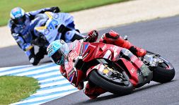Sprint MotoGP Australia: gran duello Marquez-Martin poi Jorge cade e Marc vince davanti ad Alex, Diggia e Bezzecchi