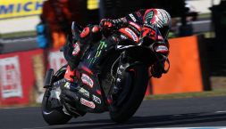 MotoGP Australia pre qualifiche: Bezzecchi primo tra canguri e tamponamenti, Marquez 3°. Solito Bagnaia eliminato