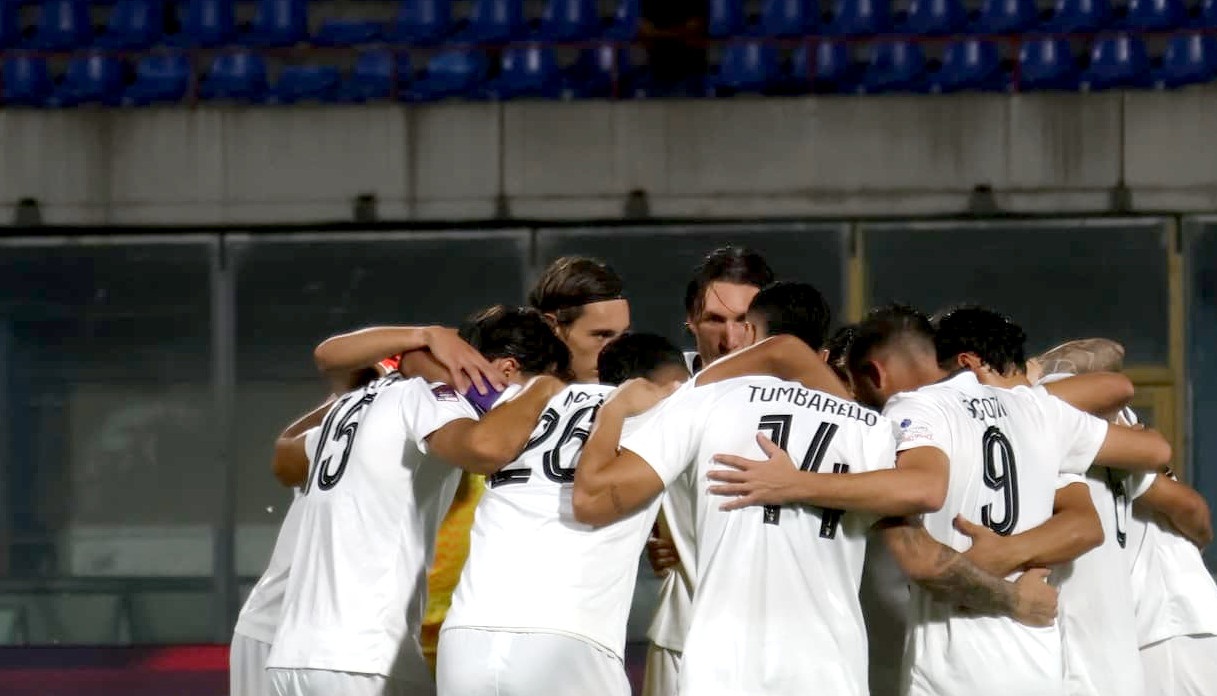 Il Savoia si dà la carica prima di una partita