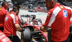 F1 Bahrain, Leclerc mette in guardia sul grip e sul degrado di Sepang. Hamilton: "La Ferrari non è lontana dai migliori"