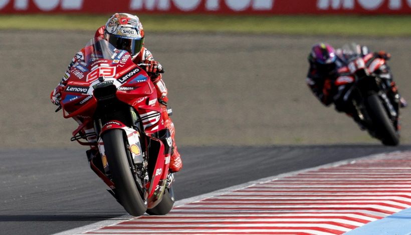 Sprint GP Giappone: Marquez vince di forza, penalità Martin e Bastianini. Moreira 2°, Jorge 3° ed Enea perde il podio