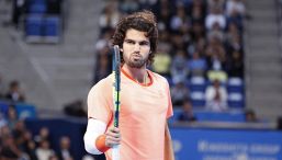 Alcaraz a due facce, prima il blackout, poi schianta Munar e va in finale a Tokyo: Carlos fatica a tornare se stesso