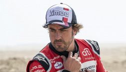 Alonso va oltre la F1, farà la Dakar 2027: "Amo le sfide". Da Le Mans all'Indycar, l'ex Ferrari non si ferma mai