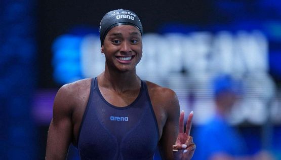 Sara Curtis continua a macinare record: show negli States anche nei 100 dorso. Kornev allontana Ceccon dai 50