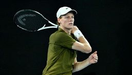 Sinner anticipa il ritorno, la scelta inedita prima degli Australian Open: la rivoluzione nello staff può aspettare