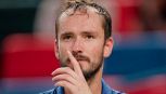 Medvedev non perde il vizio e minaccia il giudice di sedia: “Altrimenti mi ritiro”. L’ATP resta in silenzio ma Daniil è un caso