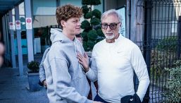 Panichi si separa da Rune e segue l’esempio di Ferrero per il futuro: la rivelazione del preparatore sull’infortunio di Sinner
