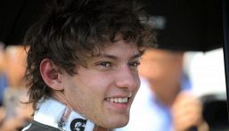 F1 Austin, Antonelli fa shopping e incontra l'ex fotografo di Senna: "Aveva la sua maglia, mi ha reso felice"