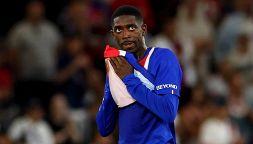 Allarme a Parigi, PSG in campo durante il Pallone d’Oro: il rinvio della gara col Lione spinge Mbappé e Yamal, ma occhio a Kane e Messi
