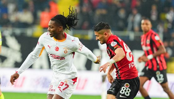 Leao, che disastro col Galatasaray: entra, si fa male e scatena la rabbia di Buruk