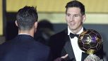 Il Pallone d’oro di tutti i tempi, Messi e Ronaldo tra i candidati: perché mancano Pelè e Maradona. Ma l’iniziativa fa discutere