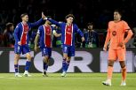Il Psg travolge il Barcellona ma Kvara si infortuna gravemente: City a valanga, poker Liverpool