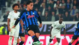 Atalanta-Pafos, Raspadori come De Bruyne: gol su rigore e infortunio. Elmas-flash, la confessione di Sarri