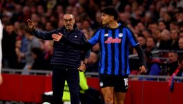 Ajax-Atalanta, il Sarrismo non esiste più ma alla Dea manca un rigore. Obric ne combina un’altra, De Ketelaere delude ancora