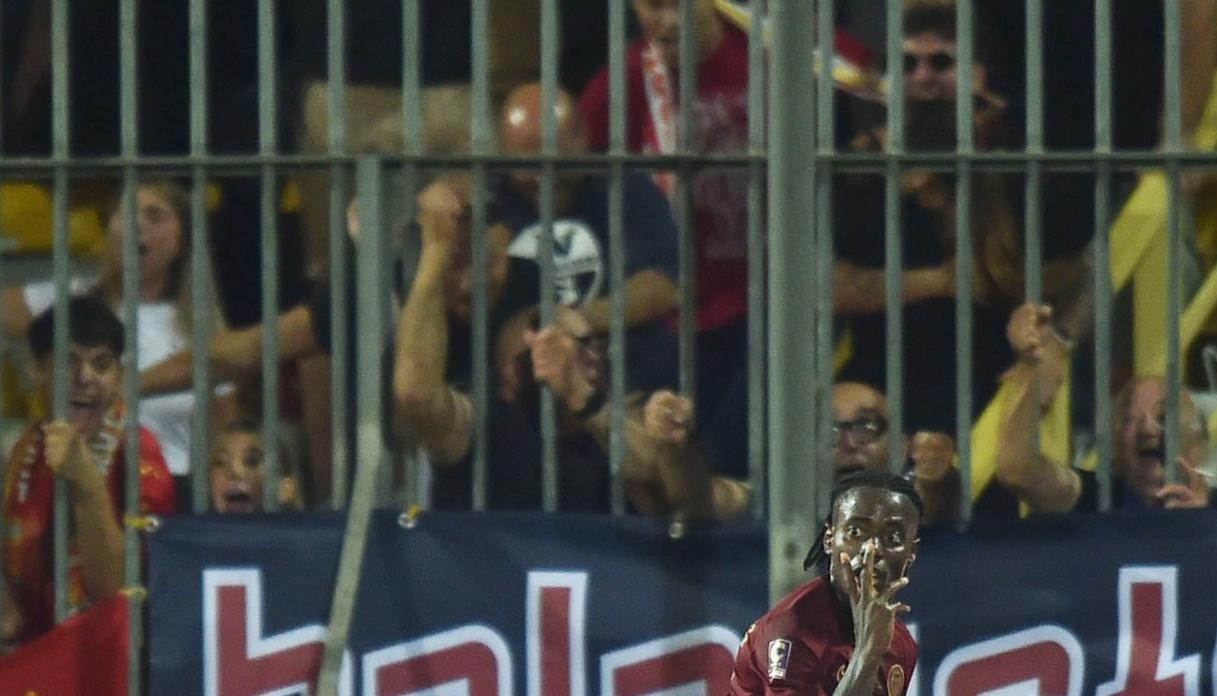Tenkorang del Ravenna esulta dopo un gol