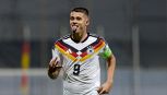 Tresoldi dorme nella stanza di Ronaldo, tifa Messi e manda un messaggio a Italia e Germania. Ma il ct tedesco ci riprova