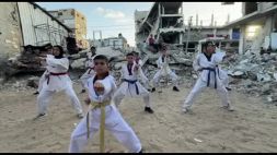 Gaza, dopo tre anni i ragazzi tornano al taekwondo tra le macerie