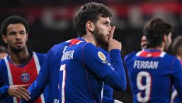 Psg, Luis Enrique ritrova Kvaratskhelia e festeggia ma c’è una macchia sulla serata