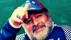 Maradona oggi compie 66 anni: Diego scusa se non riusciamo a non pensarti ancora vivo, nei vicoli di Napoli è immortale