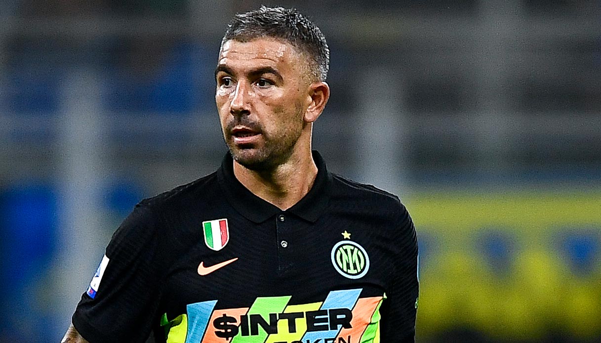 Kolarov on sale maglia inter