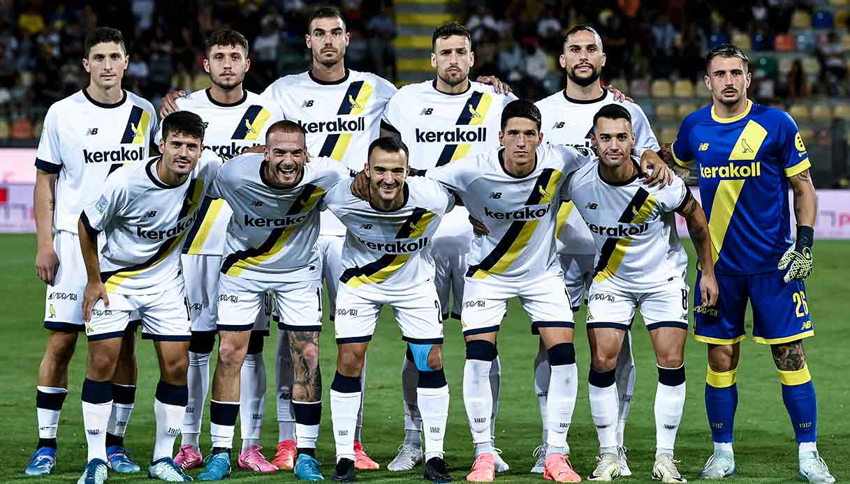 Modena FC le maglie della società gialloblù fondata nel 1912