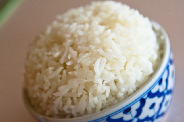 Come riscaldare il riso al microonde senza bruciarlo?