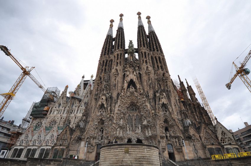 Sagrada Familia: le origini e le caratteristiche dell'opera