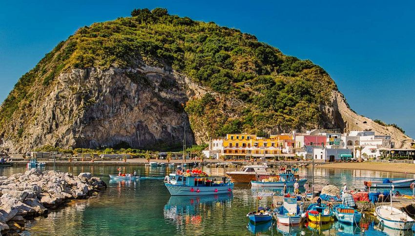 L’isola di Ischia: tra acque termali e spiagge spettacolari