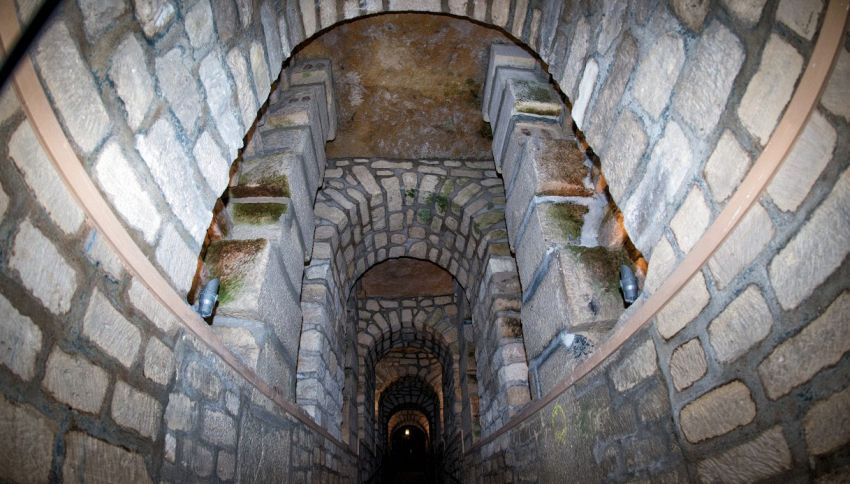 Le catacombe di Parigi, viaggio illegale nel sottosuolo francese