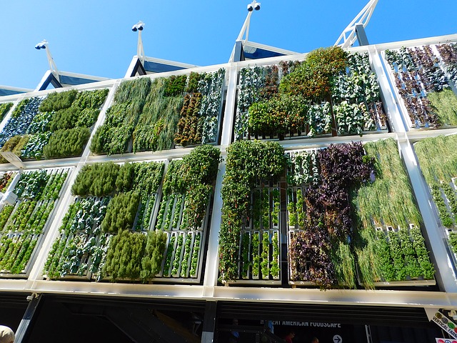 Idee per realizzare giardini verticali con pallet riciclati