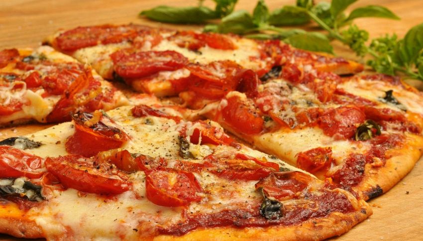 Mangiare pizza ti rende più produttivo. Lo dice la scienza