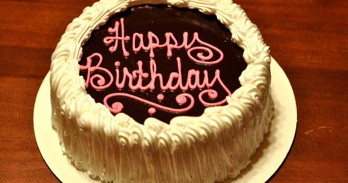 Birthday dates. Торт Happy Birthday. Happy Birthday картинки. Тортик Happy Birthday. Торт Хэппи бездей.