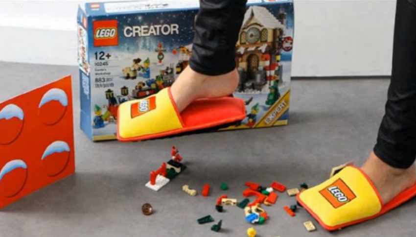 Pantofole Lego, contro i mattoncini assassini