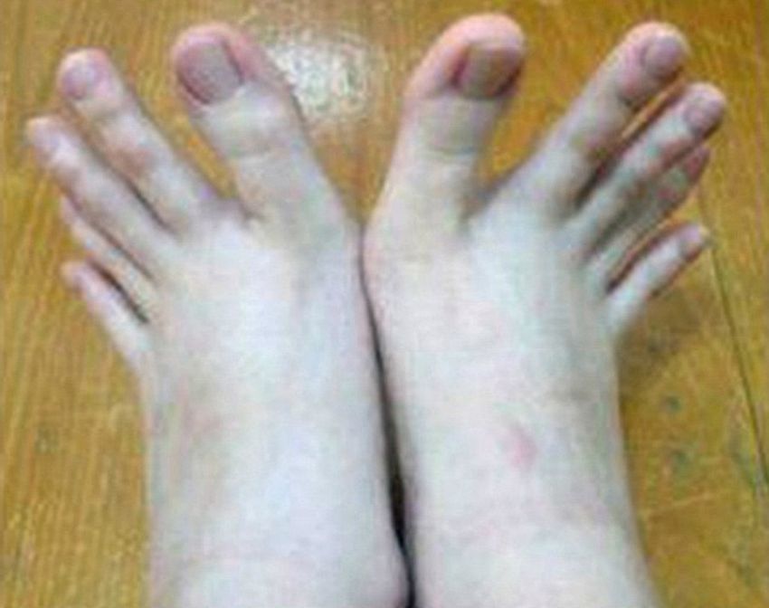 Studentessa taiwanese stupisce il web con i suoi piedi prensili