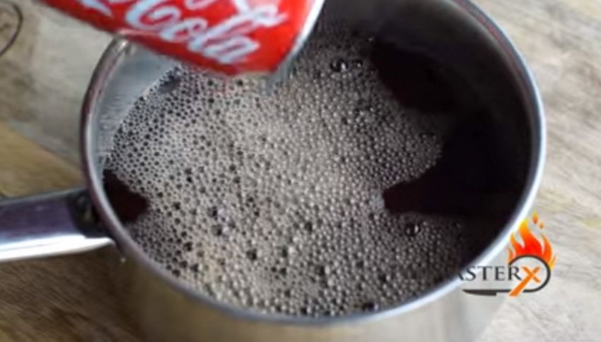 Come trasformare una lattina di Coca Cola in una squisita salsa BBQ