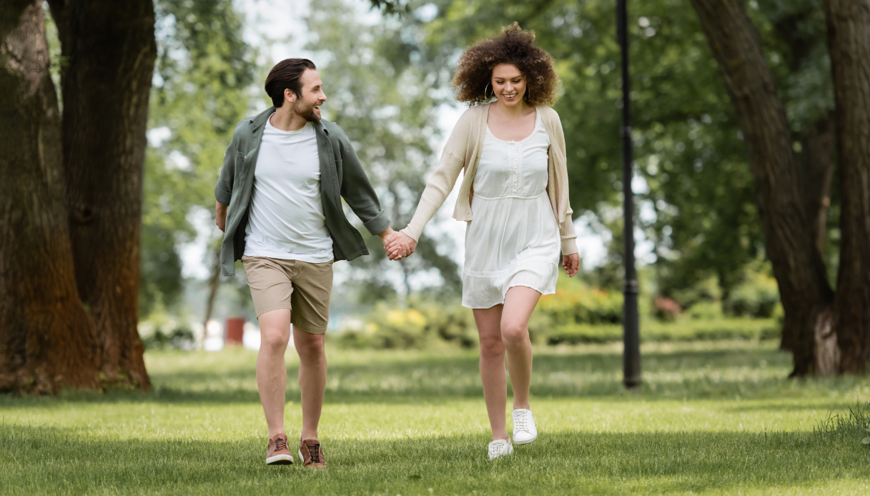 Altro che palestra: le attivit&agrave; "poco salutari" fatte in coppia rafforzano la relazione