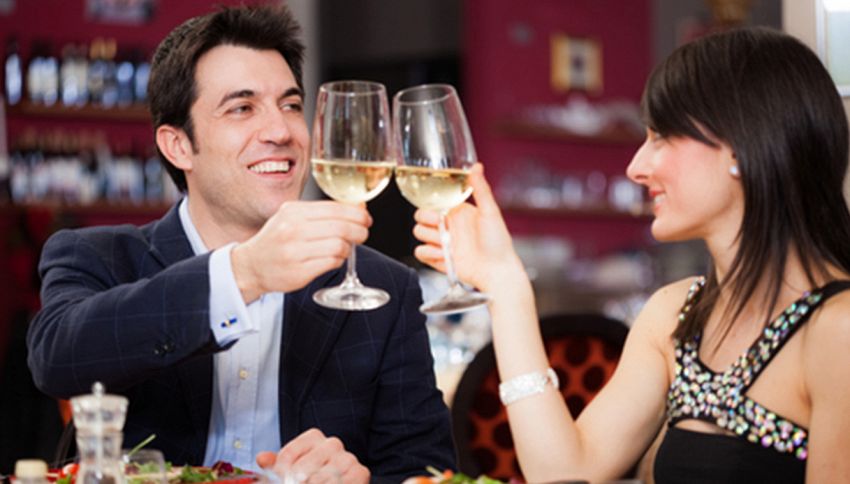 Le coppie che bevono insieme sono più felici. Lo dice la scienza