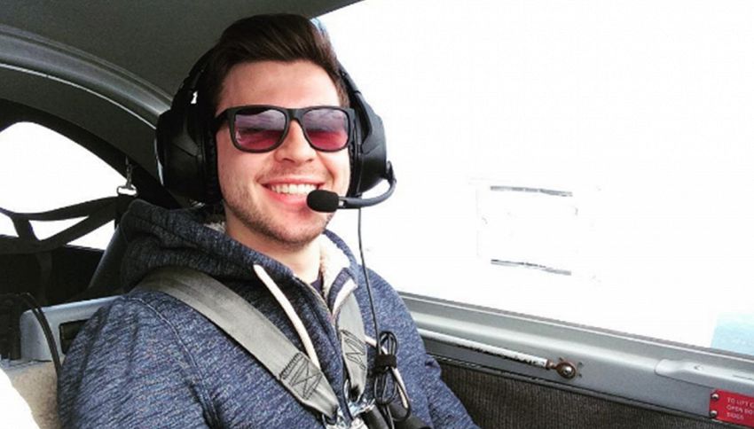 A 20 anni diventa pilota per Ryanair