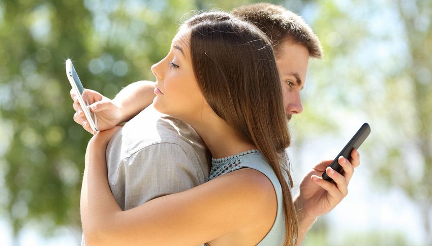 Lui ti mette le corna? Arriva il kit per scoprirlo in soli 5 minuti