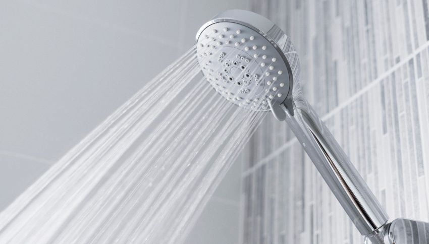 Fai la doccia per più di 10 minuti? Un'abitudine da evitare perchè può nuocere alla salute