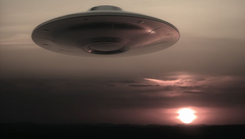 Gli alieni ci stanno prosciugando il Sole? Gli esperti avvertono la NASA