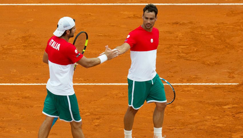 Coppa Davis, la divisa dell'Italia fa discutere. Colori invertiti