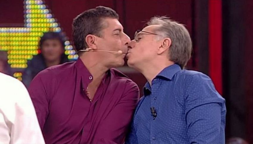 Bonolis e Laurenti: bacio in bocca ad Avanti un altro