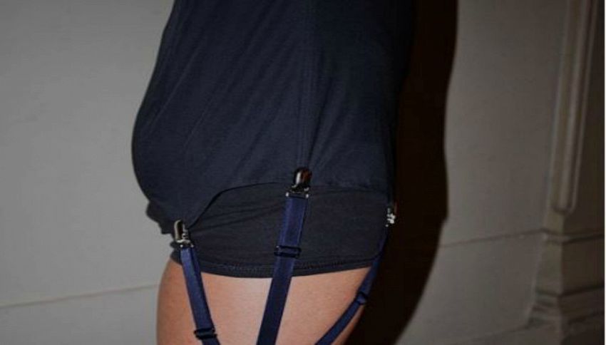 Mai più camicia fuori posto, grazie alla giarrettiera per uomini
