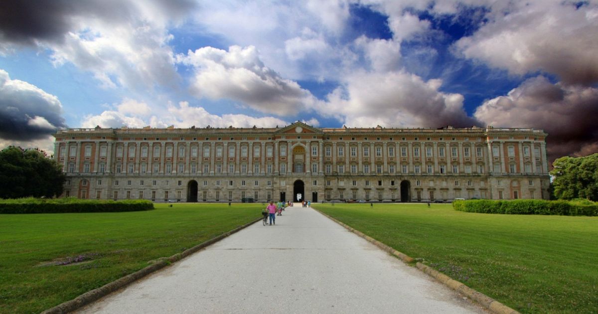 Quante Finestre Ha La Reggia Di Caserta