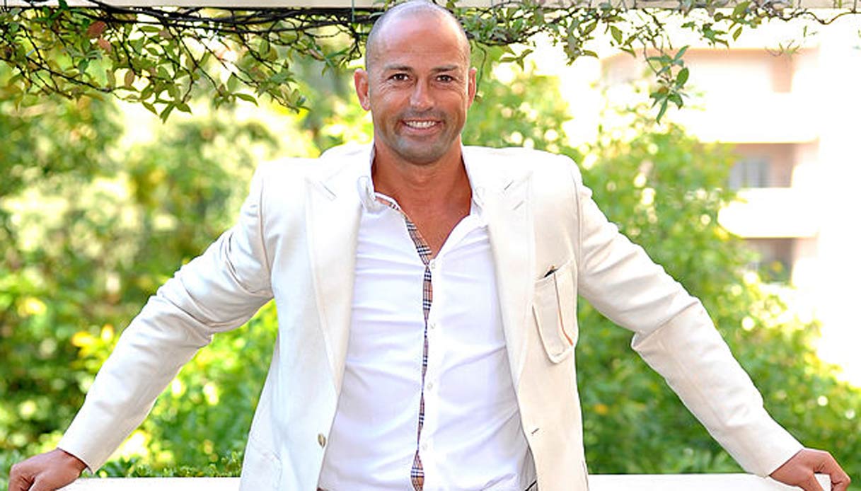 Stefano Bettarini festeggia il compleanno il 6 Febbraio con tutti questi vip: chi compie gli anni con l'ex calciatore